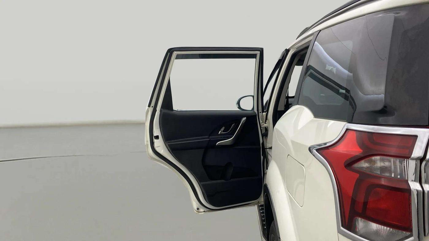 2019 Mahindra XUV500 W9, Diesel, Manual, 48,744 km, LHS Rear Door