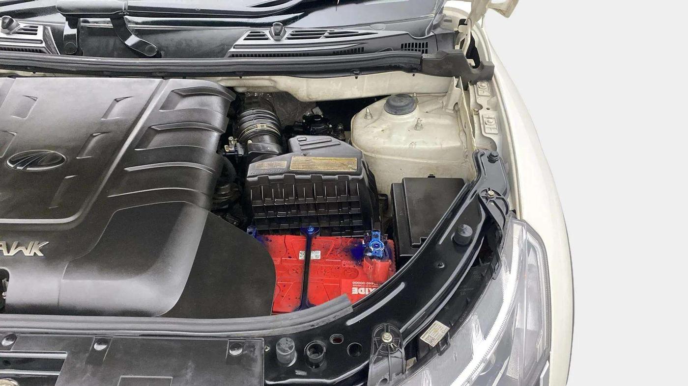 2019 Mahindra XUV500 W9, Diesel, Manual, 48,744 km, Engine View - Left