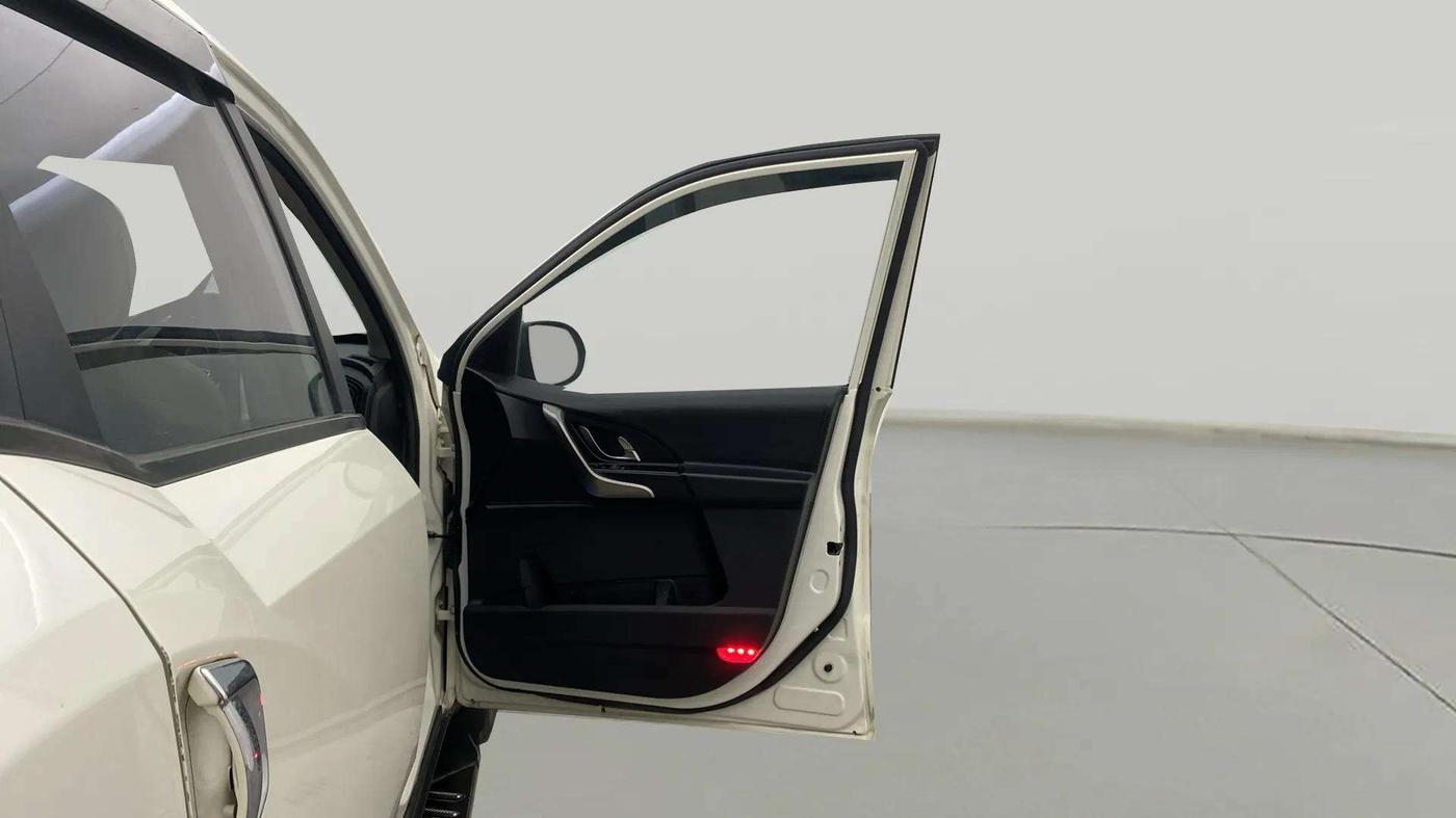 2019 Mahindra XUV500 W9, Diesel, Manual, 48,744 km, RHS Front Door