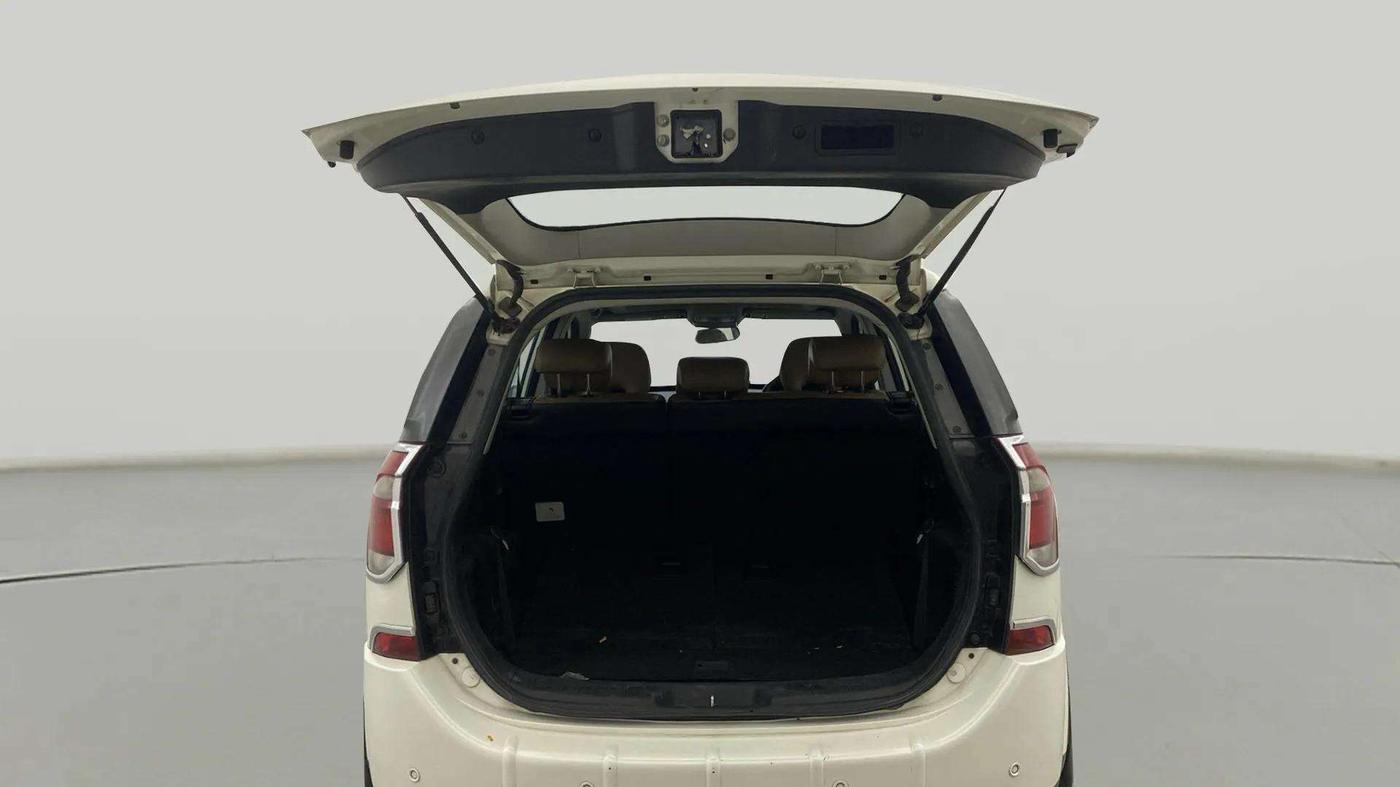 2019 Mahindra XUV500 W9, Diesel, Manual, 48,744 km, Boot Inside
