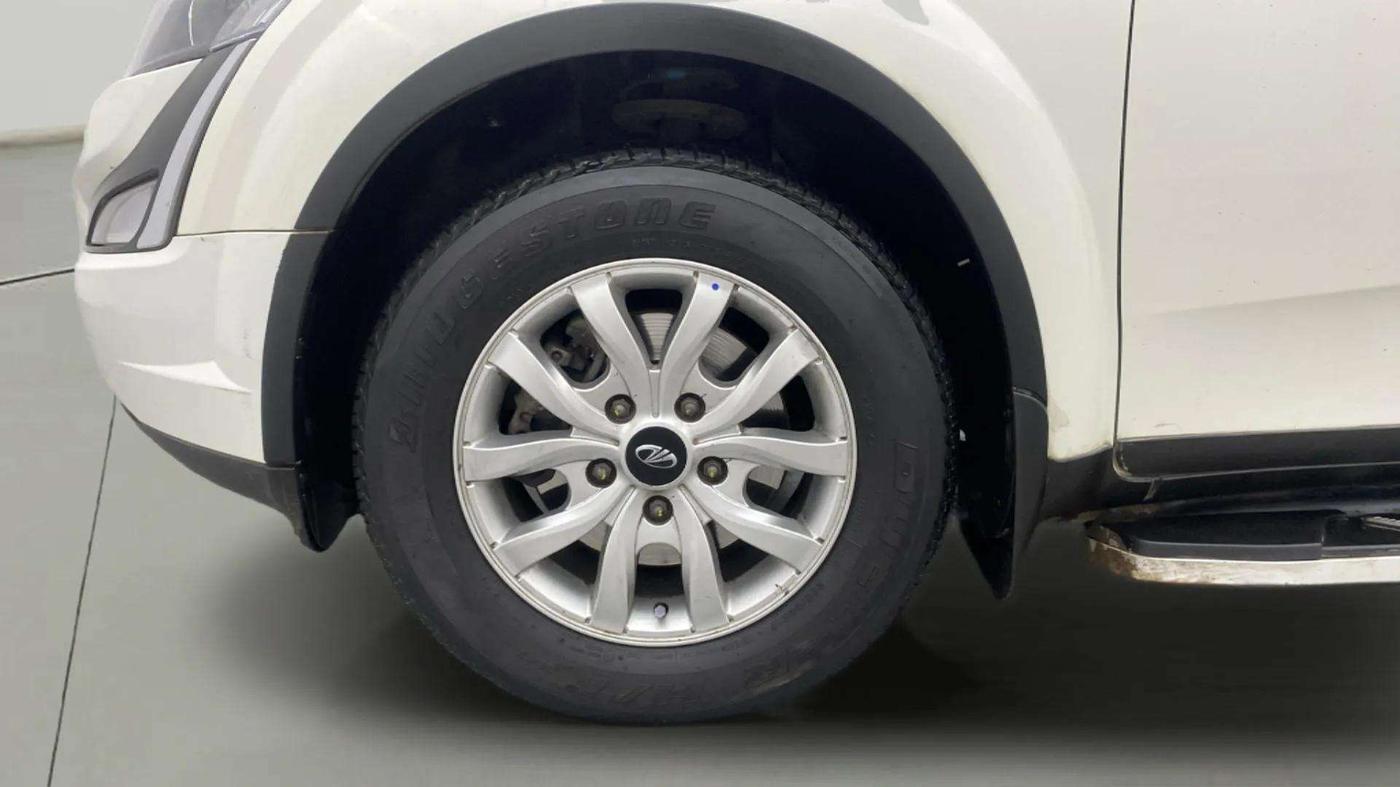 2019 Mahindra XUV500 W9, Diesel, Manual, 48,744 km, Left Front Wheel