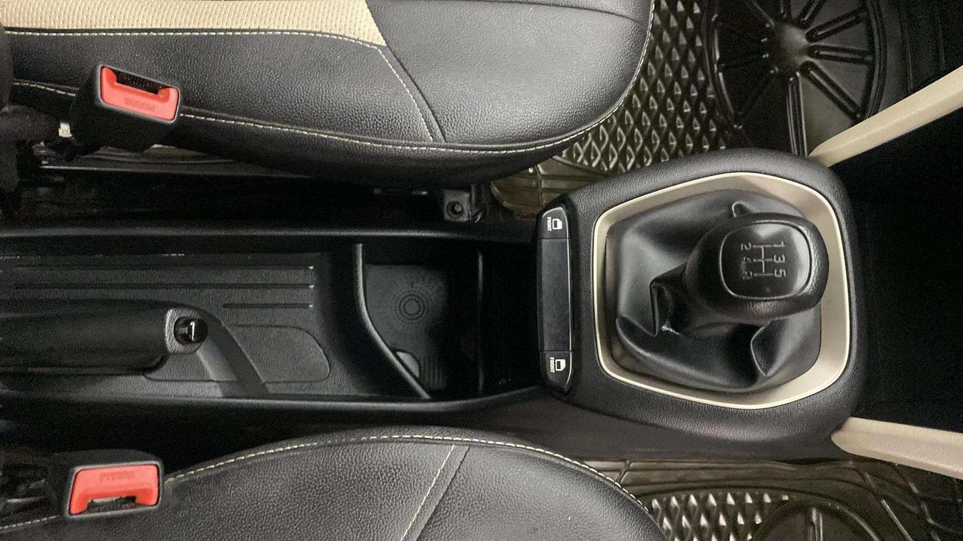 2020 Hyundai NEW SANTRO ERA EXECUTIVE, Petrol, Manual, 51,653 km, Gear Lever