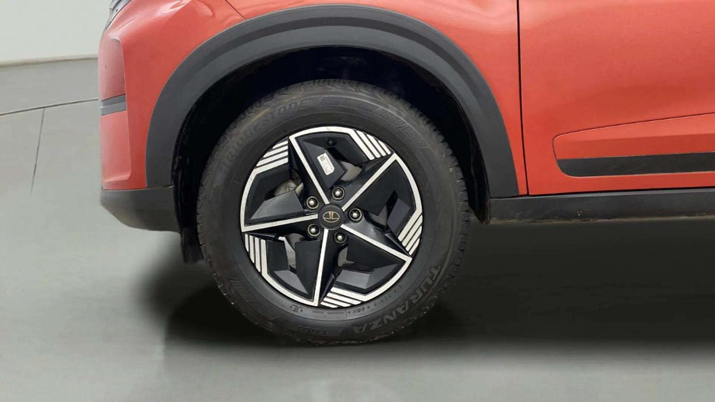2023 Tata NEXON FEARLESS PLUS S 1.5 REVOTORQ 6 MT DT, Diesel, Manual, 11,404 km, Left Front Wheel