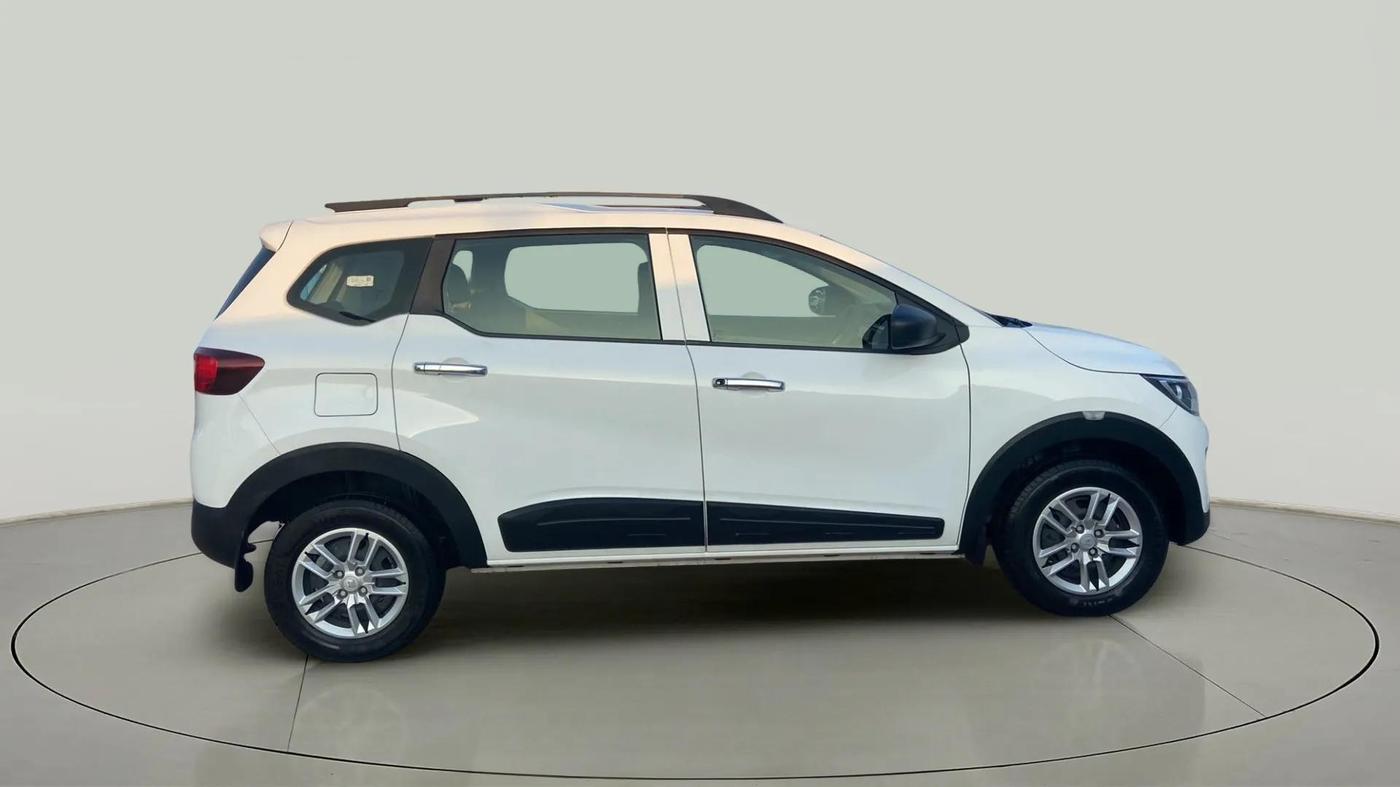 2023 Renault TRIBER RXE MT, Petrol, Manual, 6,951 km, Right Side View