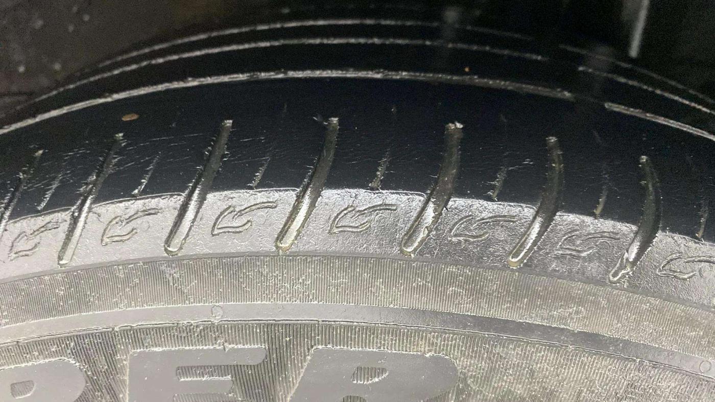 2022 KIA SONET HTK PLUS 1.2, Petrol, Manual, 13,022 km, Left Rear Tyre Tread