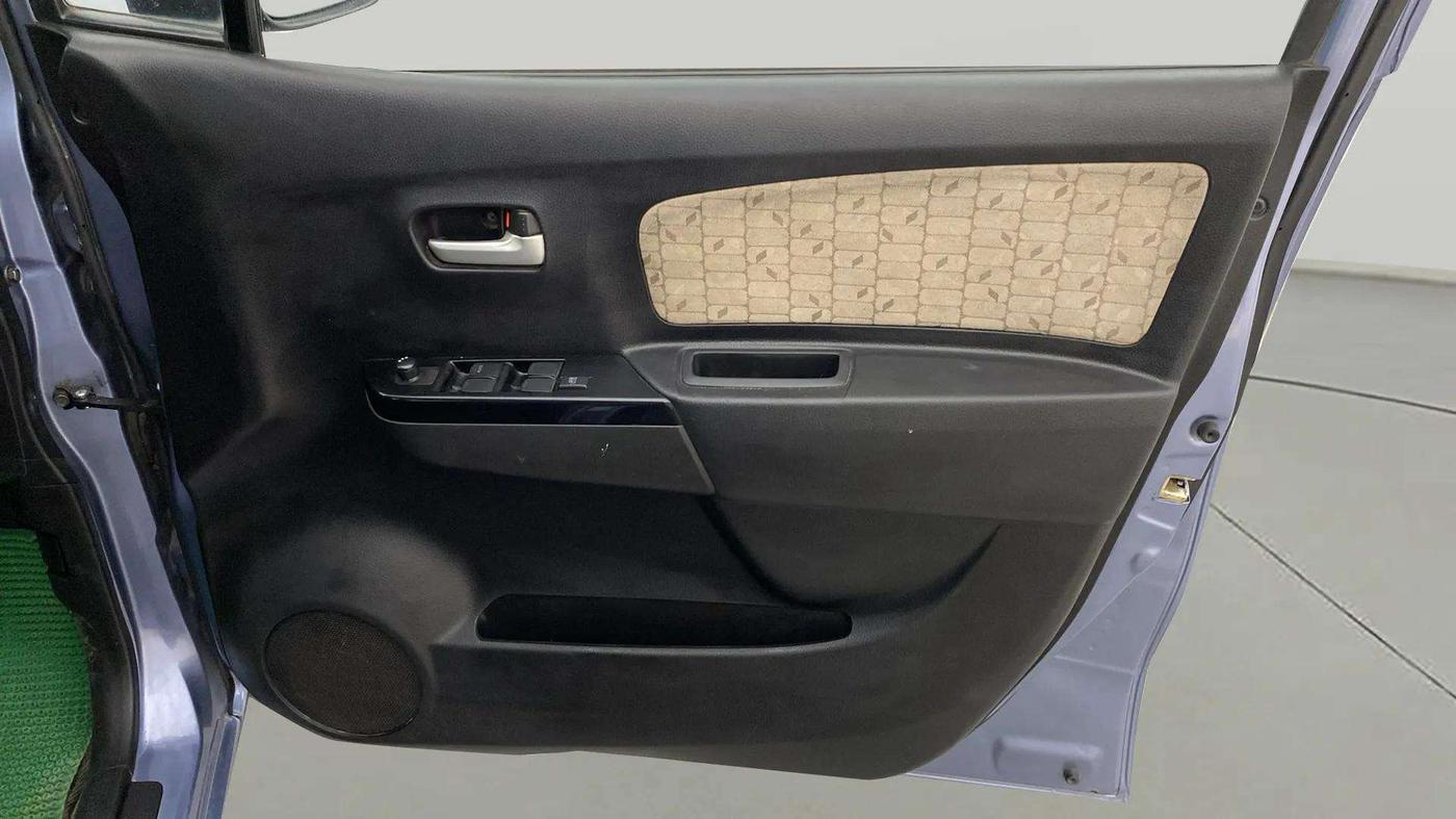 2017 Maruti Wagon R 1.0 VXI, Petrol, Manual, 81,689 km, Driver Side Door Panels Control