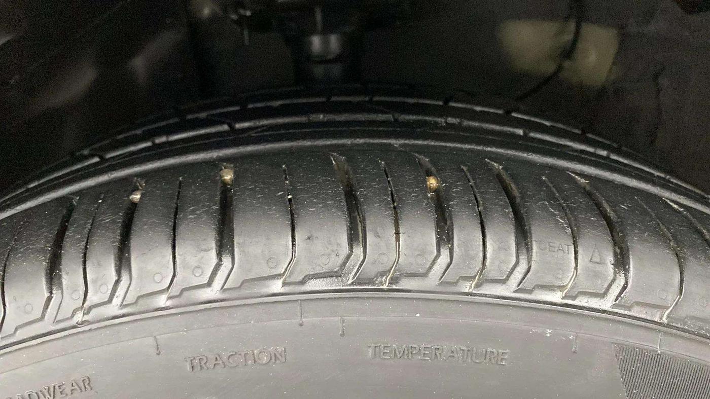 2021 KIA SONET HTK 1.2, Petrol, Manual, 9,094 km, Left Front Tyre Tread