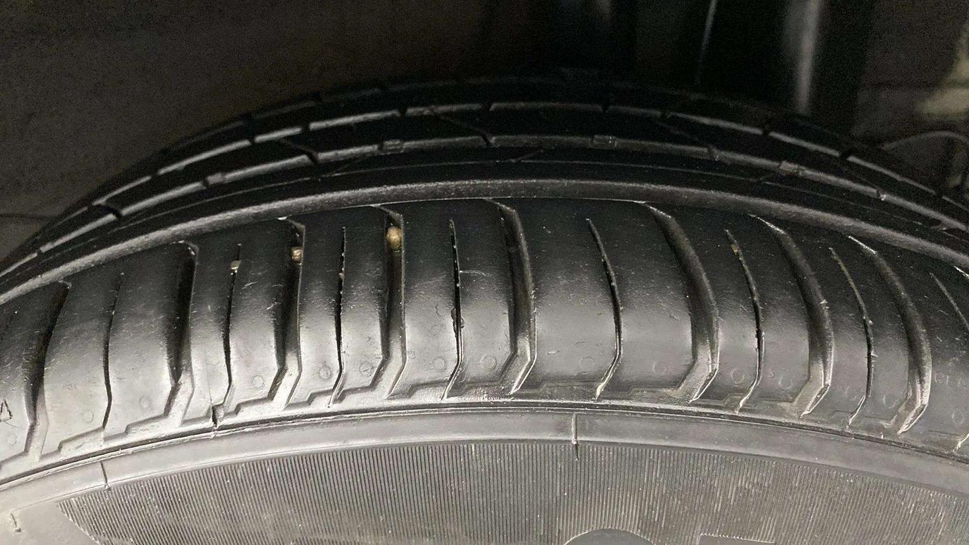 2021 KIA SONET HTK 1.2, Petrol, Manual, 9,094 km, Left Rear Tyre Tread
