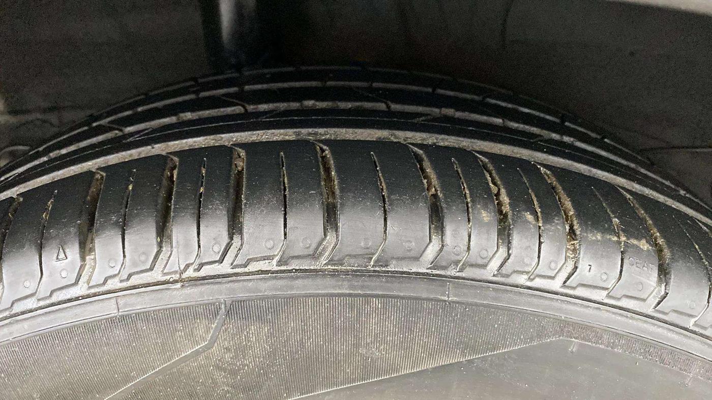 2021 KIA SONET HTK 1.2, Petrol, Manual, 9,094 km, Right Rear Tyre Tread