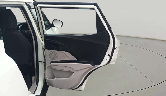 2020 Mahindra XUV300 W6 1.5 DIESEL AMT, Diesel, Automatic, 34,703 km, RHS Rear Door