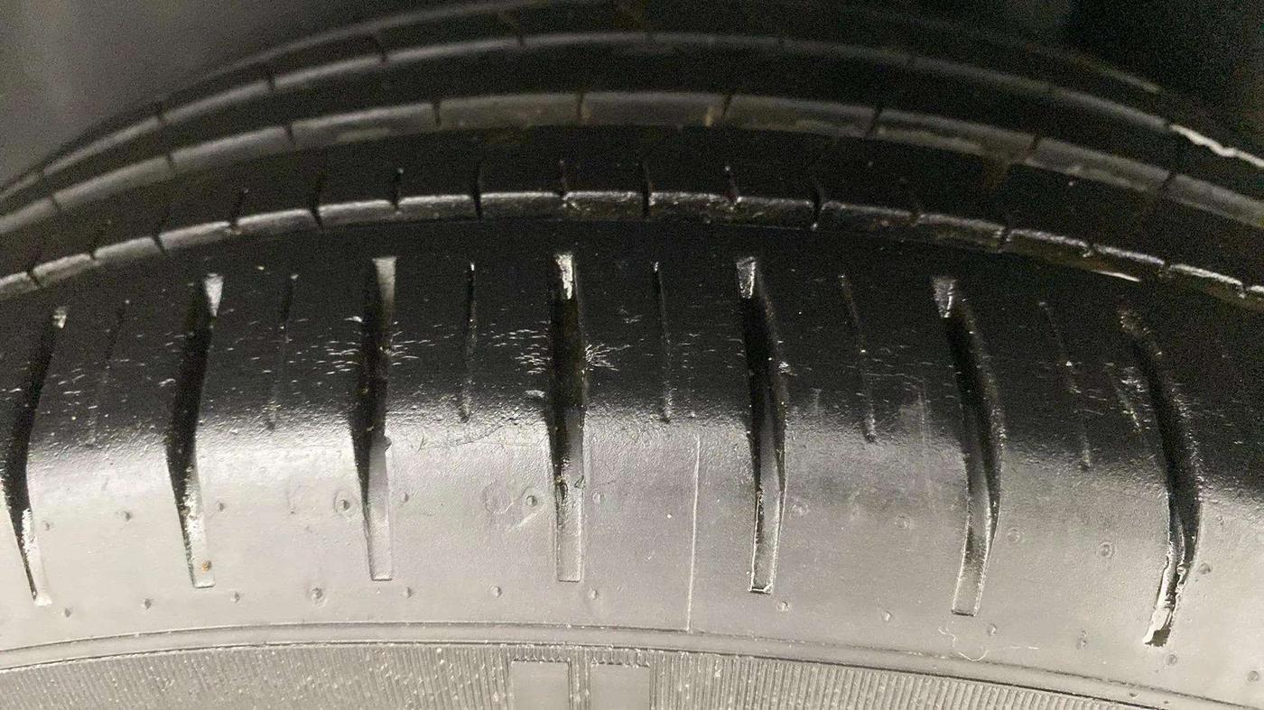2018 Maruti Ciaz ALPHA 1.5 SHVS PETROL, Petrol, Manual, 43,315 km, Left Rear Tyre Tread