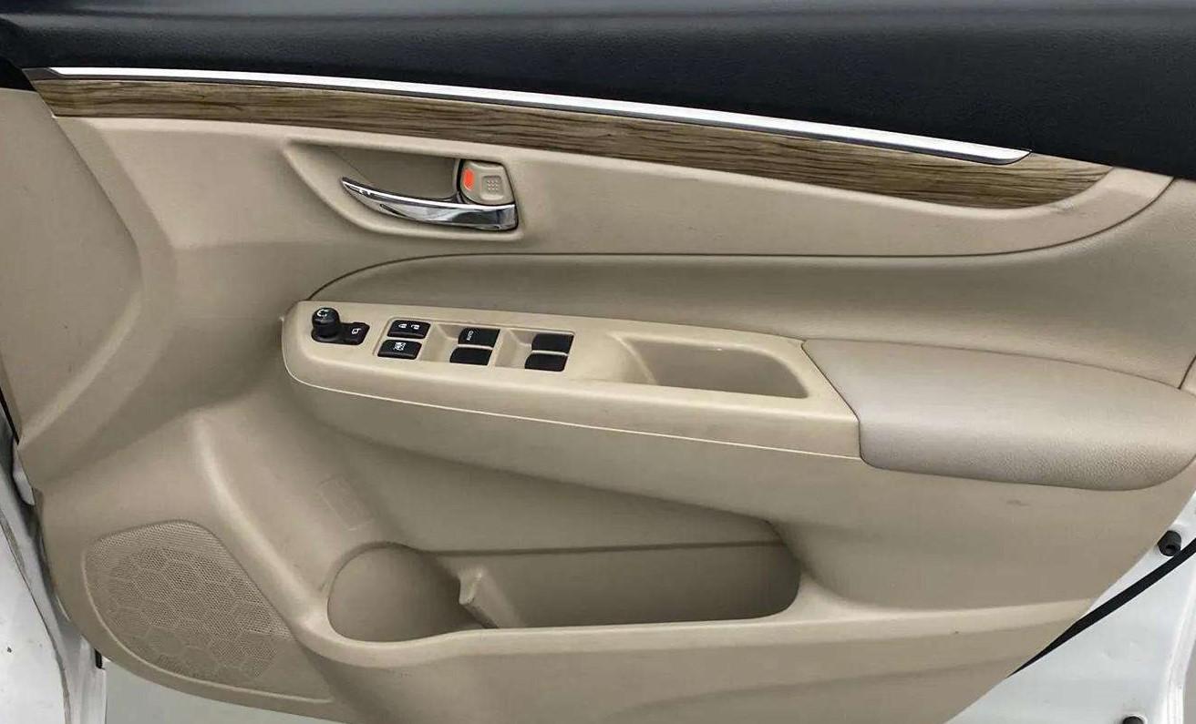 2018 Maruti Ciaz ALPHA 1.5 SHVS PETROL, Petrol, Manual, 43,315 km, Driver Side Door Panels Control