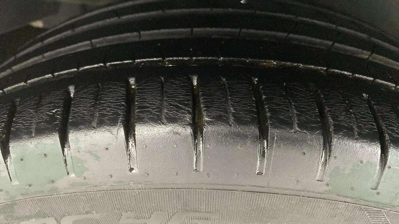 2018 Maruti Ciaz ALPHA 1.5 SHVS PETROL, Petrol, Manual, 43,315 km, Right Rear Tyre Tread