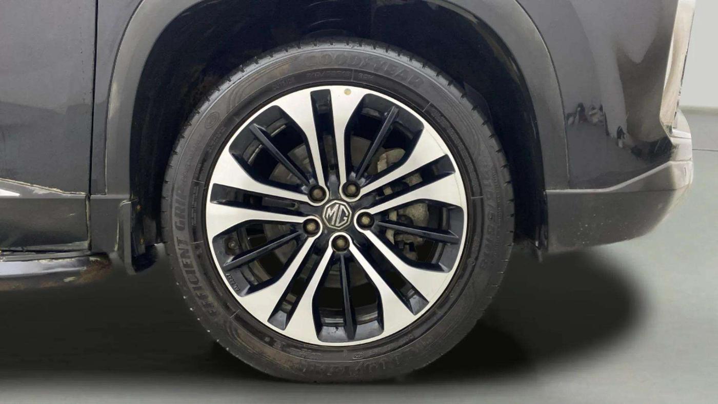 2021 MG HECTOR SMART 1.5 PETROL CVT, Petrol, Automatic, 24,602 km, Right Front Wheel
