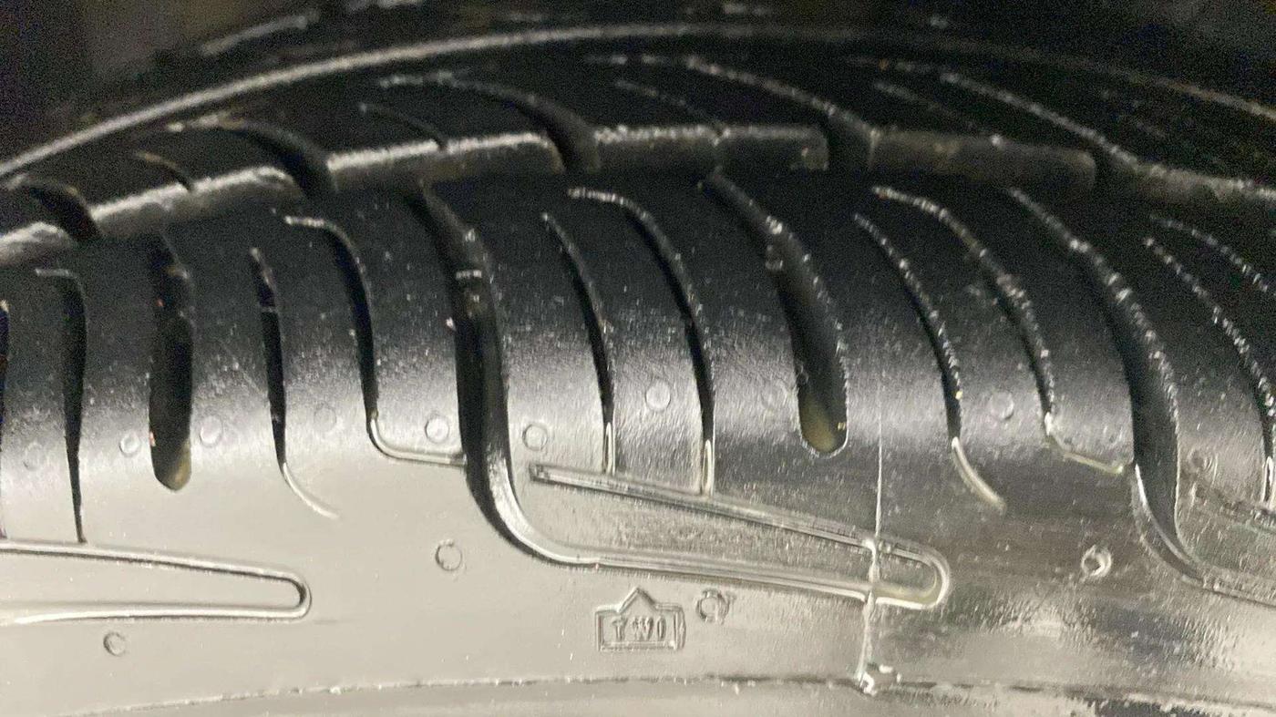 2015 Maruti Celerio ZXI AMT, Petrol, Automatic, 59,672 km, Right Front Tyre Tread