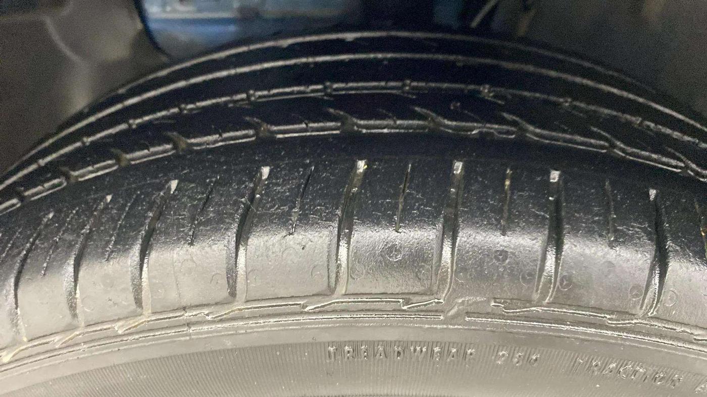 2017 Hyundai Elite i20 ASTA 1.2, Petrol, Manual, 33,801 km, Left Front Tyre Tread