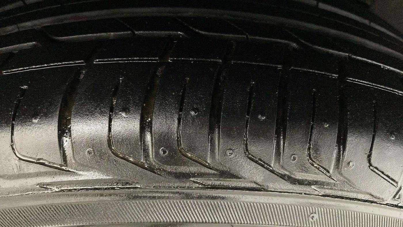 2023 Tata NEXON XZA PLUS (L), Petrol, Automatic, 4,877 km, Right Front Tyre Tread