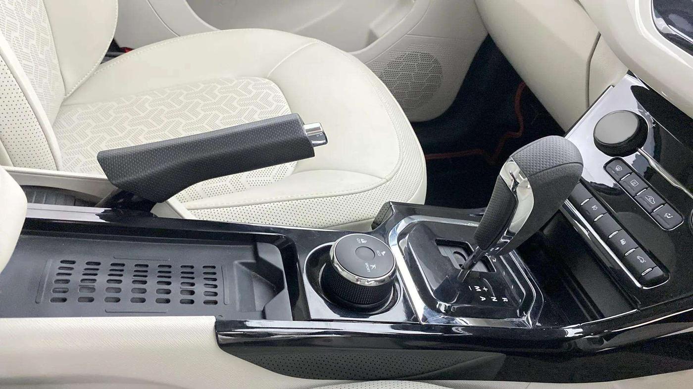 2023 Tata NEXON XZA PLUS (L), Petrol, Automatic, 4,877 km, Gear Lever