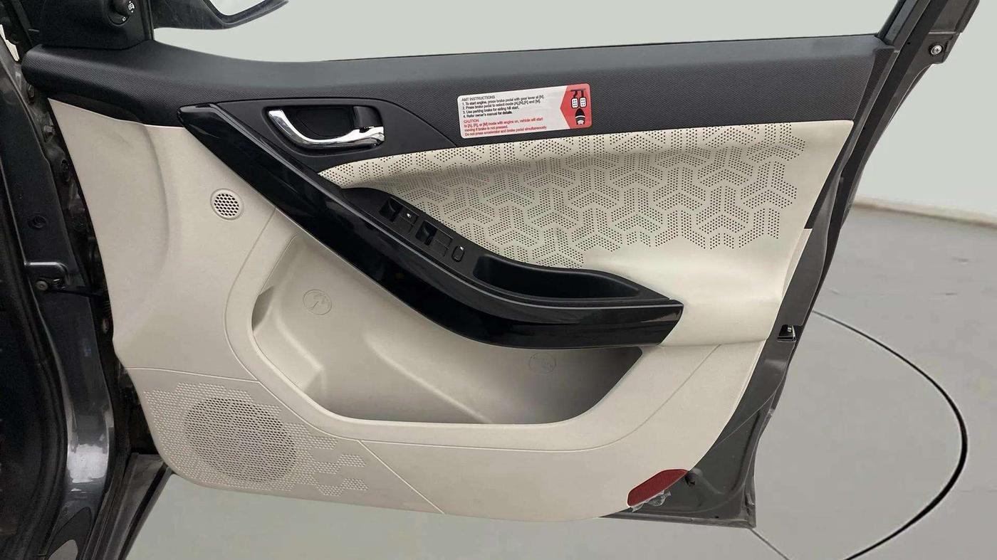 2023 Tata NEXON XZA PLUS (L), Petrol, Automatic, 4,877 km, Driver Side Door Panels Control