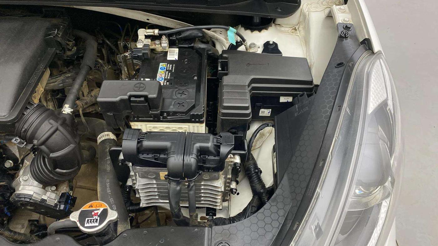 2023 Hyundai GRAND I10 NIOS SPORTZ AMT 1.2 KAPPA VTVT, Petrol, Automatic, 8,031 km, Engine View - Left