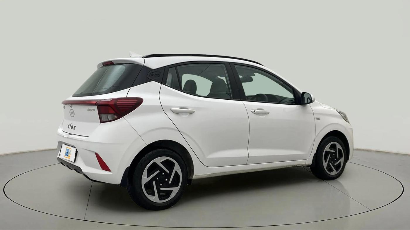 2023 Hyundai GRAND I10 NIOS SPORTZ AMT 1.2 KAPPA VTVT, Petrol, Automatic, 8,031 km, Right Back Diagonal