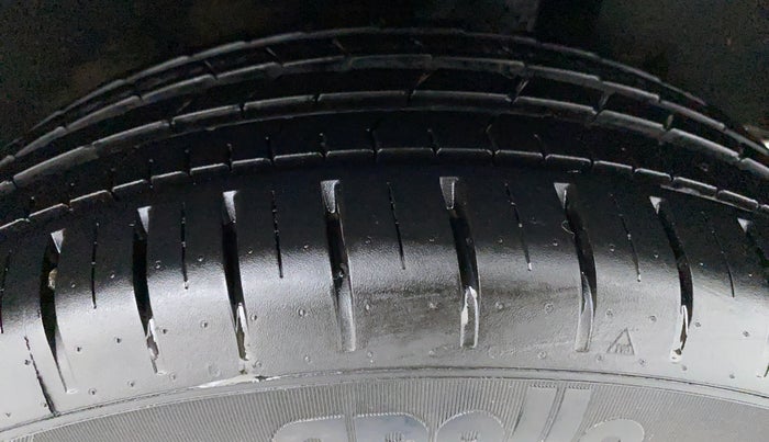 2019 Toyota Glanza G MT PETROL, Petrol, Manual, 2,881 km, Left Rear Tyre Tread