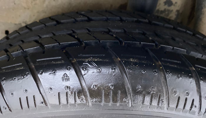 2014 Maruti Celerio VXI d, Petrol, Manual, 67,449 km, Left Rear Tyre Tread