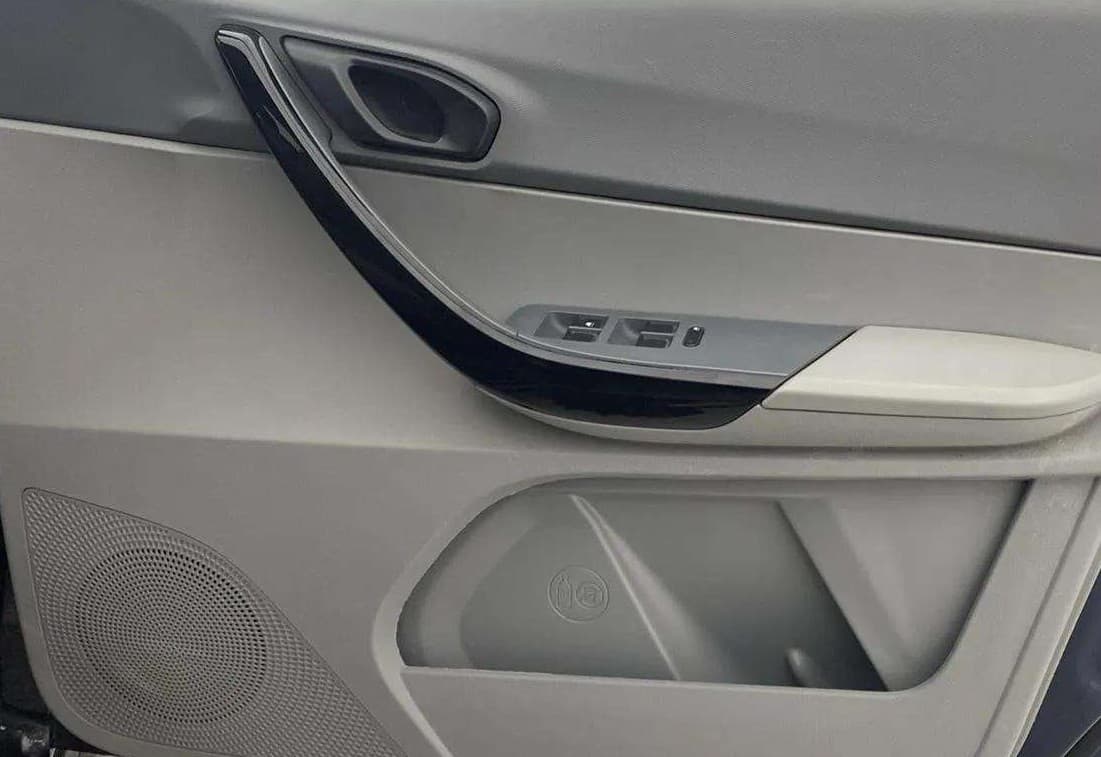 2022 Tata TIGOR XMA PETROL, Petrol, Automatic, 60,550 km, Driver Side Door Panels Control