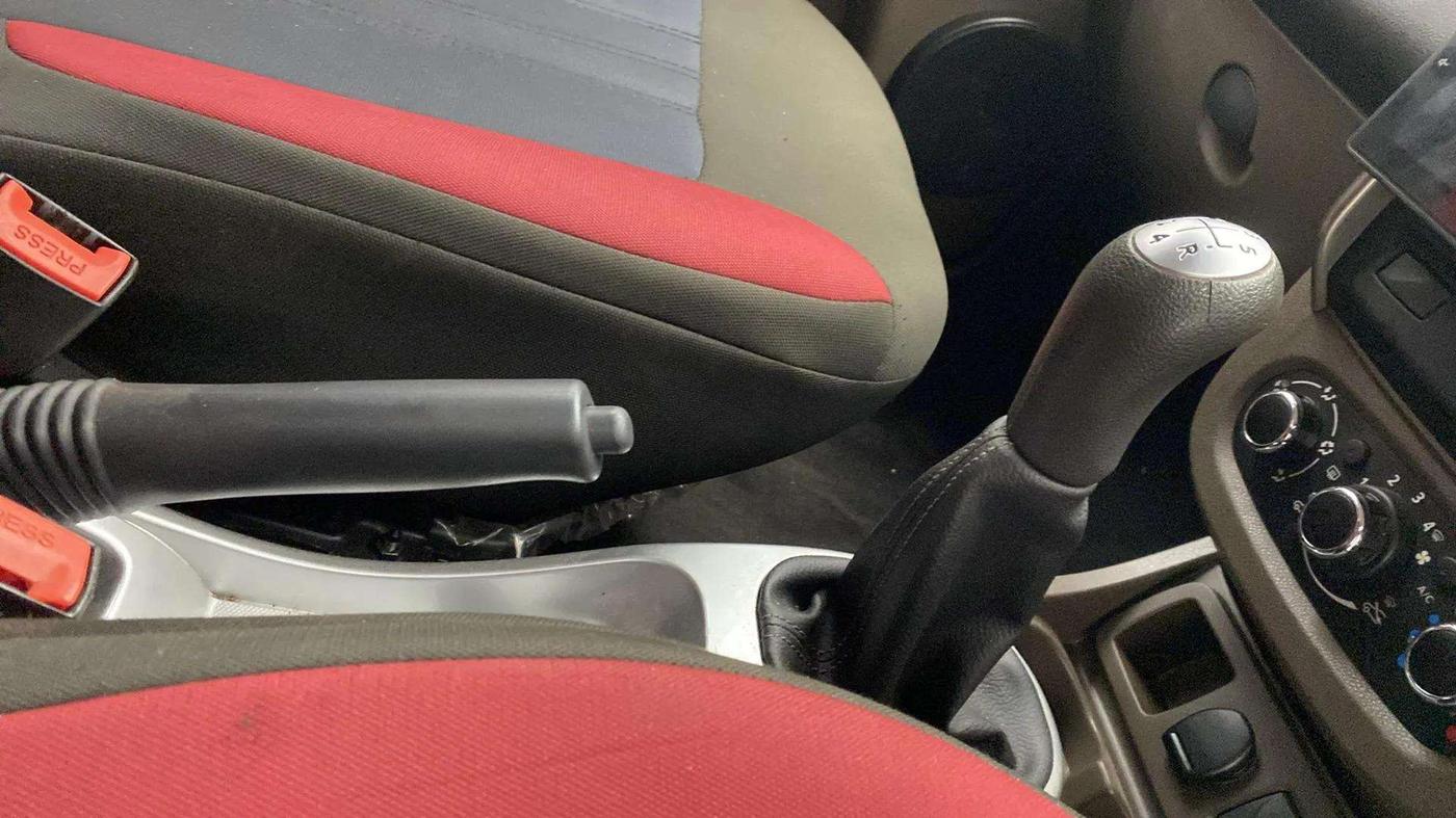 2018 Renault Duster RXS PETROL, Petrol, Manual, 27,650 km, Gear Lever