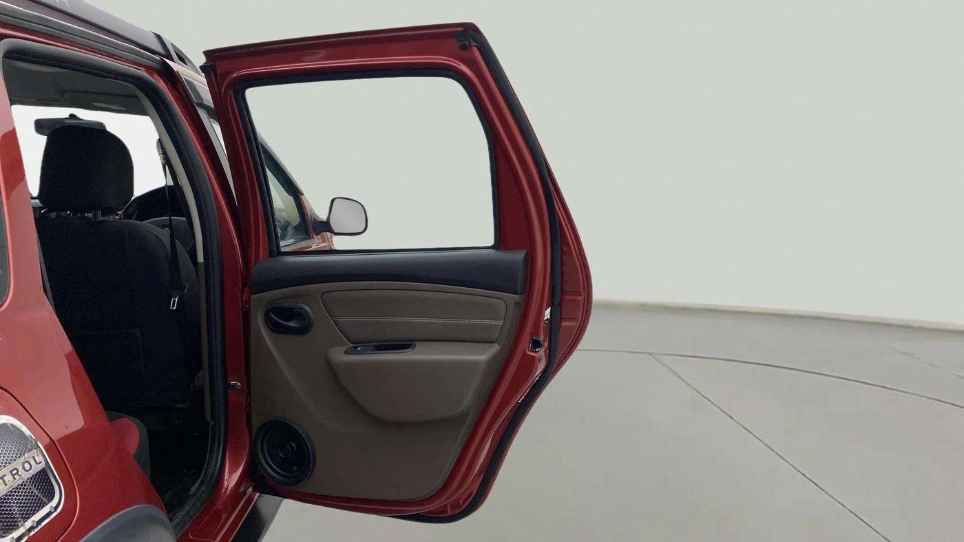 2018 Renault Duster RXS PETROL, Petrol, Manual, 27,650 km, RHS Rear Door