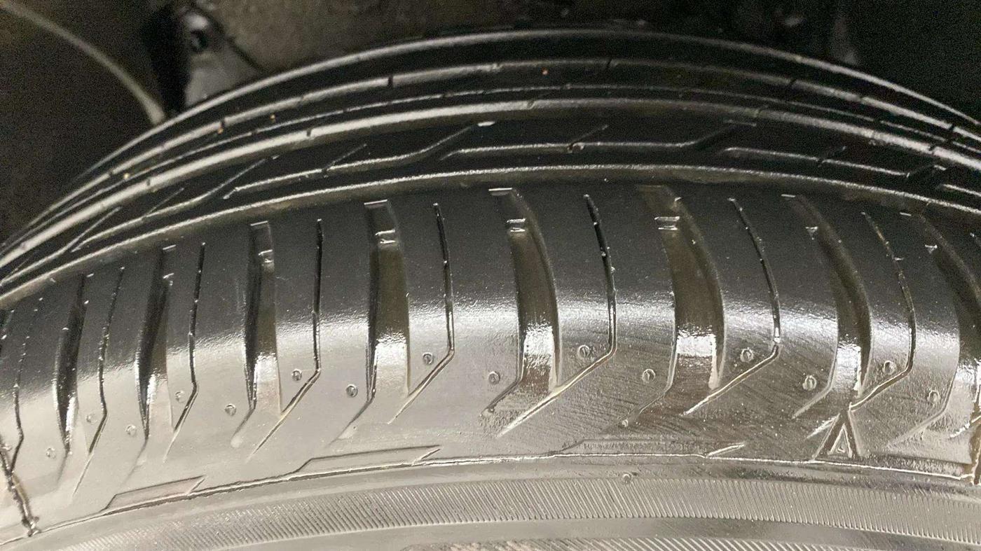 2018 Renault Duster RXS PETROL, Petrol, Manual, 27,650 km, Left Front Tyre Tread