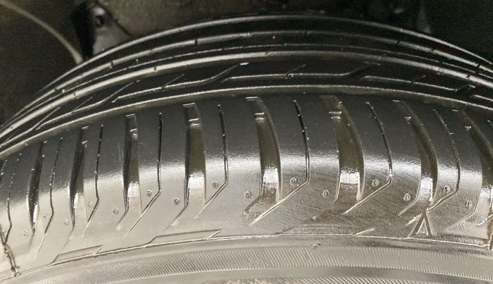 2018 Renault Duster RXS PETROL, Petrol, Manual, 27,650 km, Left Front Tyre Tread