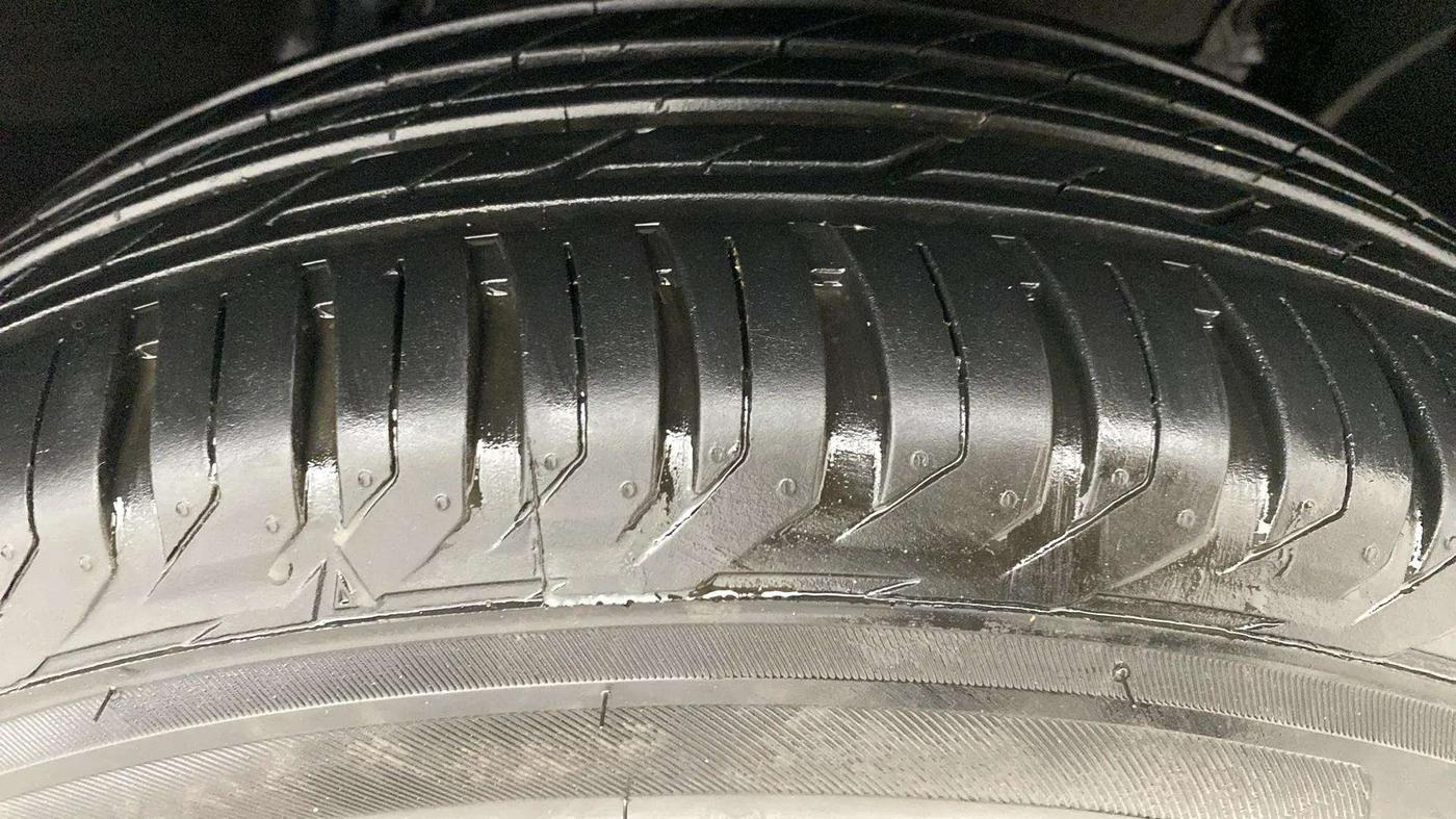 2018 Renault Duster RXS PETROL, Petrol, Manual, 27,650 km, Right Front Tyre Tread
