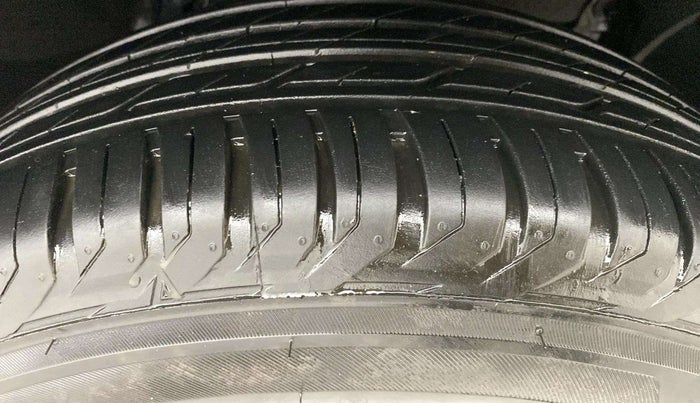 2018 Renault Duster RXS PETROL, Petrol, Manual, 27,650 km, Right Front Tyre Tread