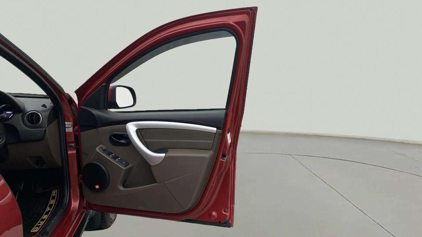2018 Renault Duster RXS PETROL, Petrol, Manual, 27,650 km, RHS Front Door
