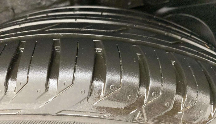 2018 Renault Duster RXS PETROL, Petrol, Manual, 27,650 km, Left Rear Tyre Tread