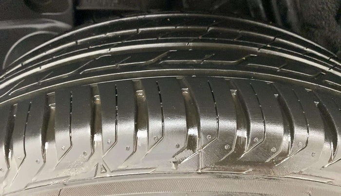 2018 Renault Duster RXS PETROL, Petrol, Manual, 27,650 km, Right Rear Tyre Tread