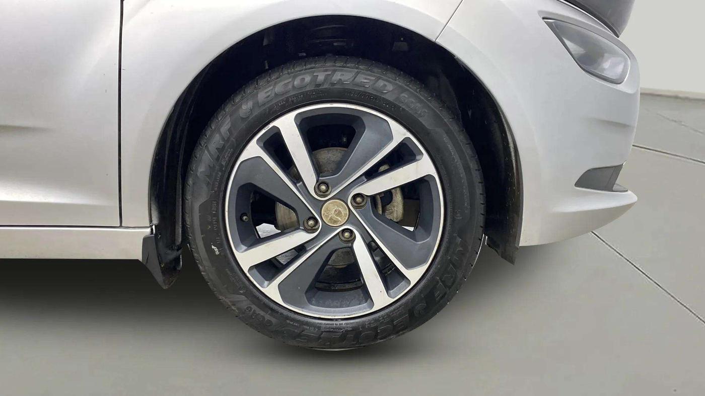 2021 Tata ALTROZ XZ DIESEL, Diesel, Manual, 50,283 km, Right Front Wheel