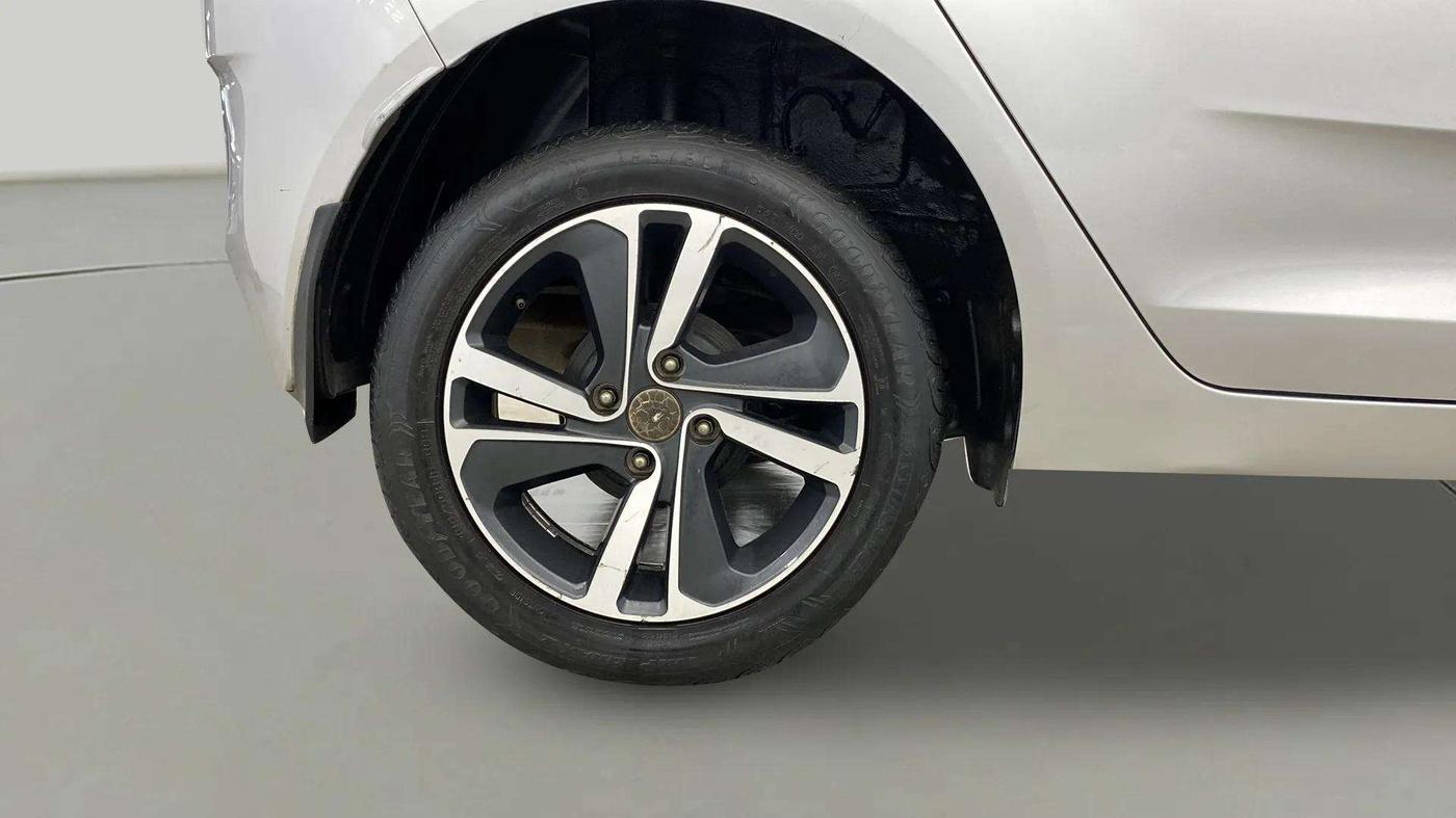 2021 Tata ALTROZ XZ DIESEL, Diesel, Manual, 50,283 km, Right Rear Wheel