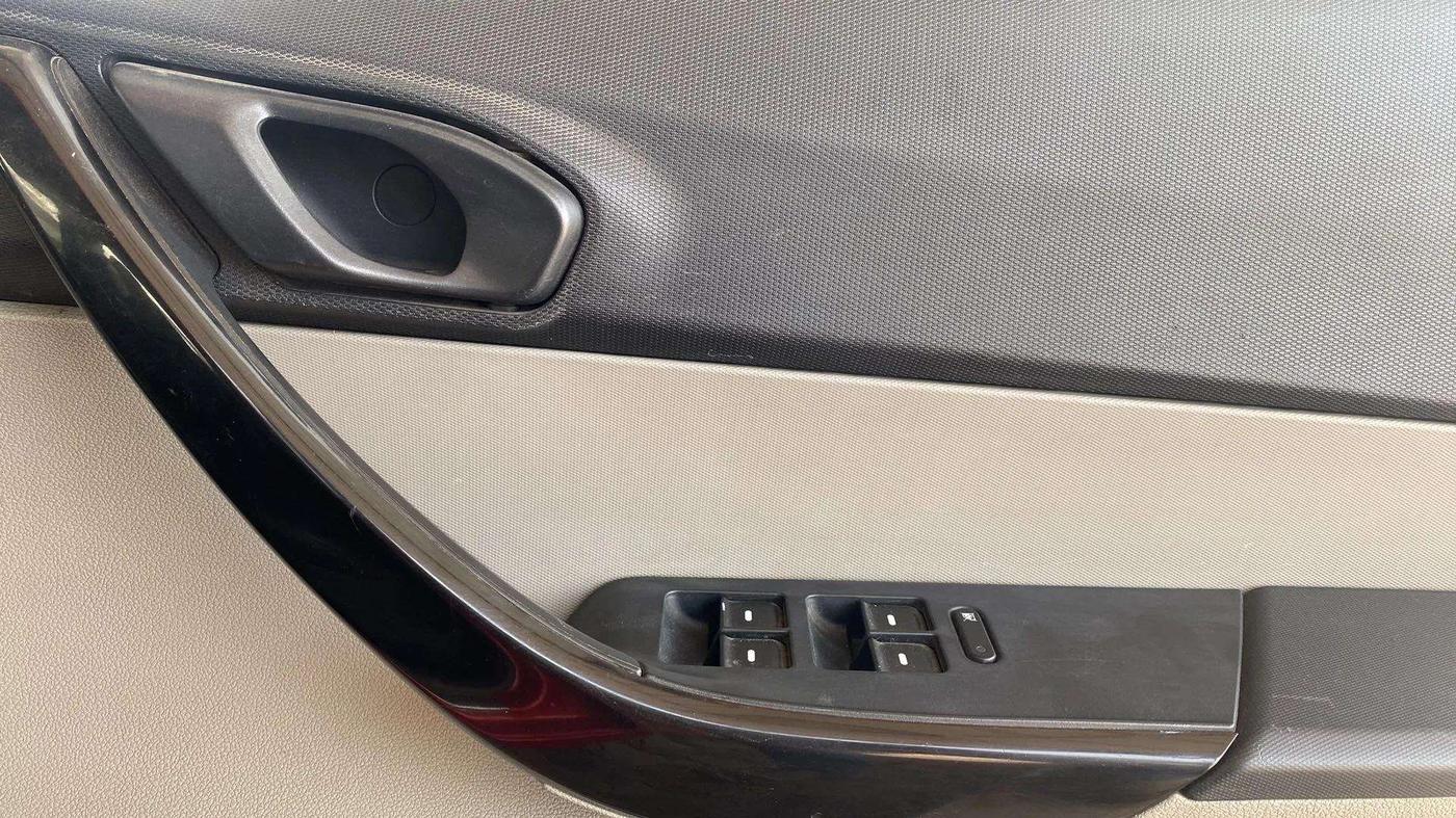 2016 Tata Tiago XT PETROL, Petrol, Manual, 50,520 km, Driver Side Door Panels Control
