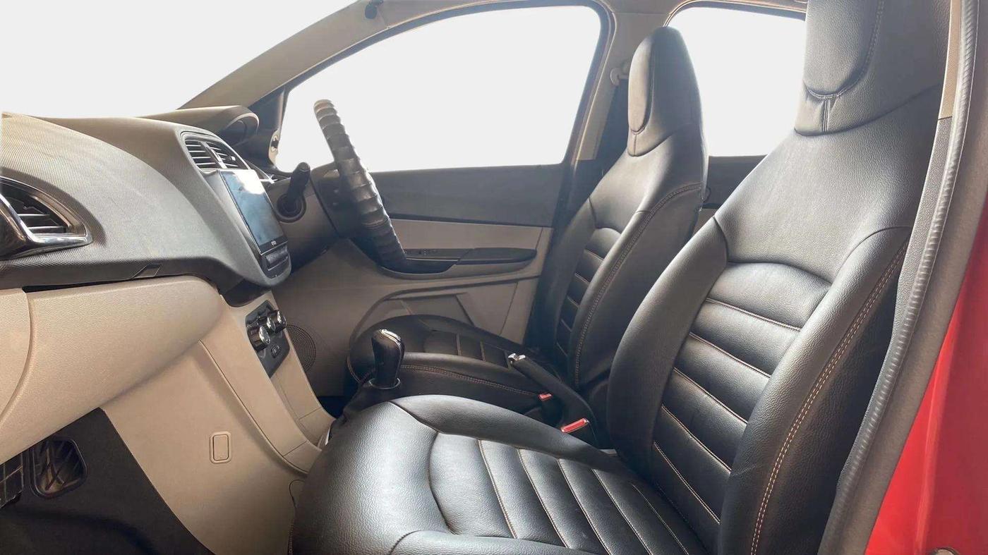 2016 Tata Tiago XT PETROL, Petrol, Manual, 50,520 km, Right Side Front Door Cabin