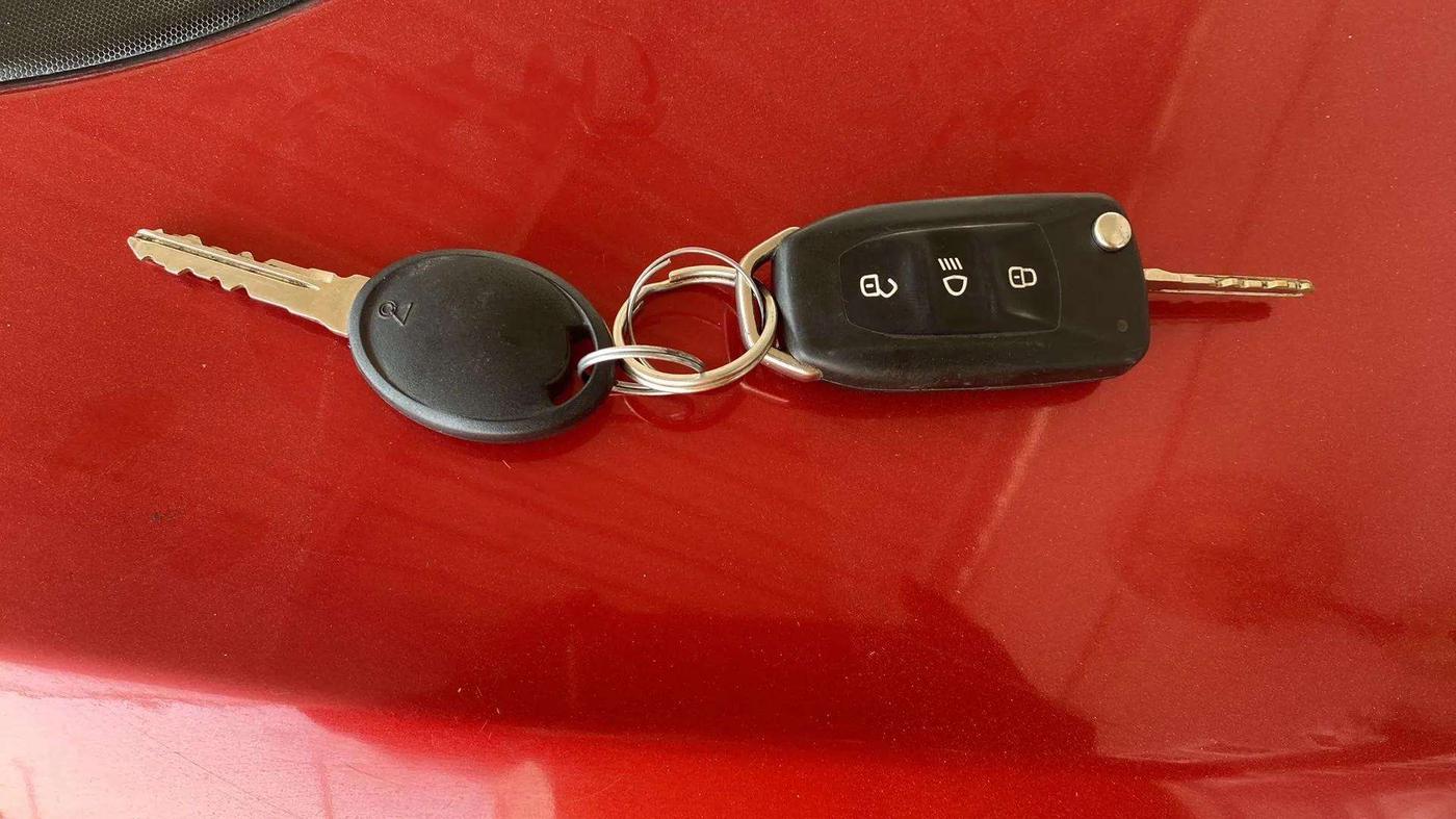 2016 Tata Tiago XT PETROL, Petrol, Manual, 50,520 km, Key Close Up