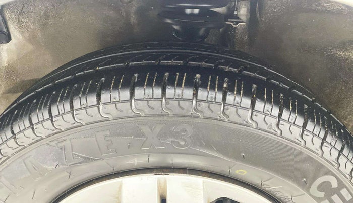 2019 Maruti Alto 800 LXI, CNG, Manual, 88,301 km, Left Front Tyre Tread