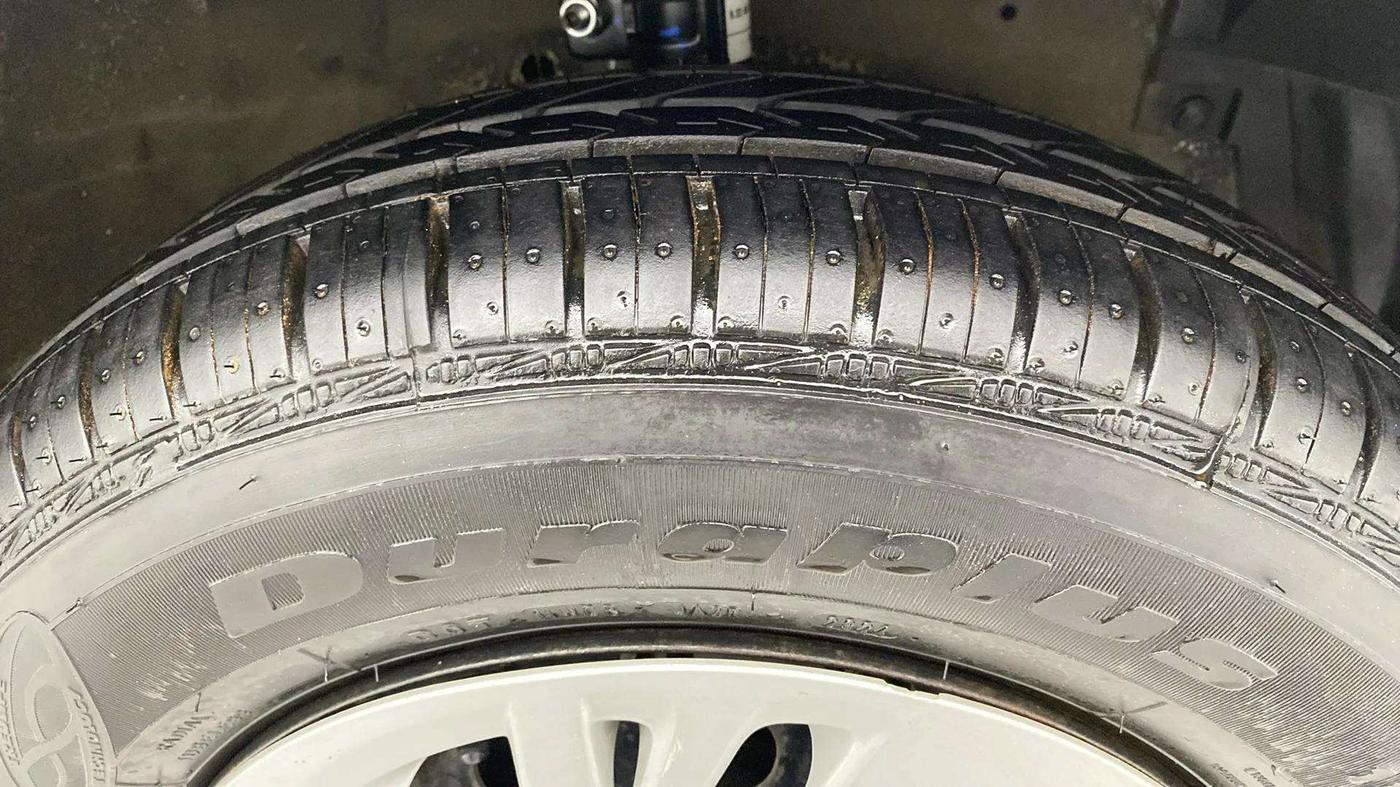 2016 Maruti Swift VXI, Petrol, Manual, 52,556 km, Left Front Tyre Tread