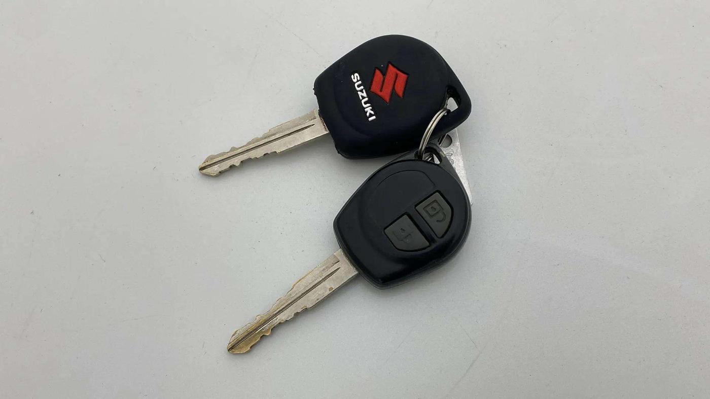 2016 Maruti Swift VXI, Petrol, Manual, 52,556 km, Key Close Up