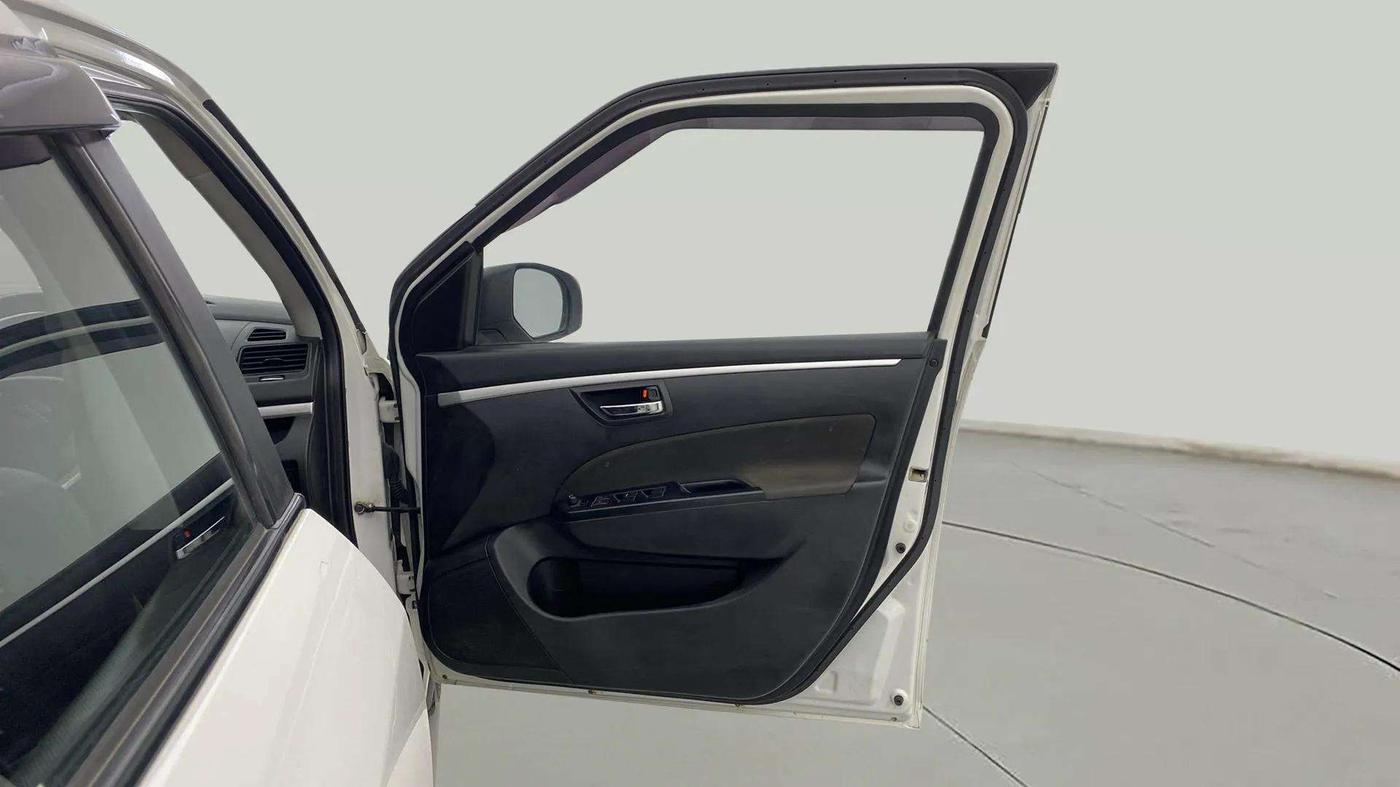 2016 Maruti Swift VXI, Petrol, Manual, 52,556 km, RHS Front Door