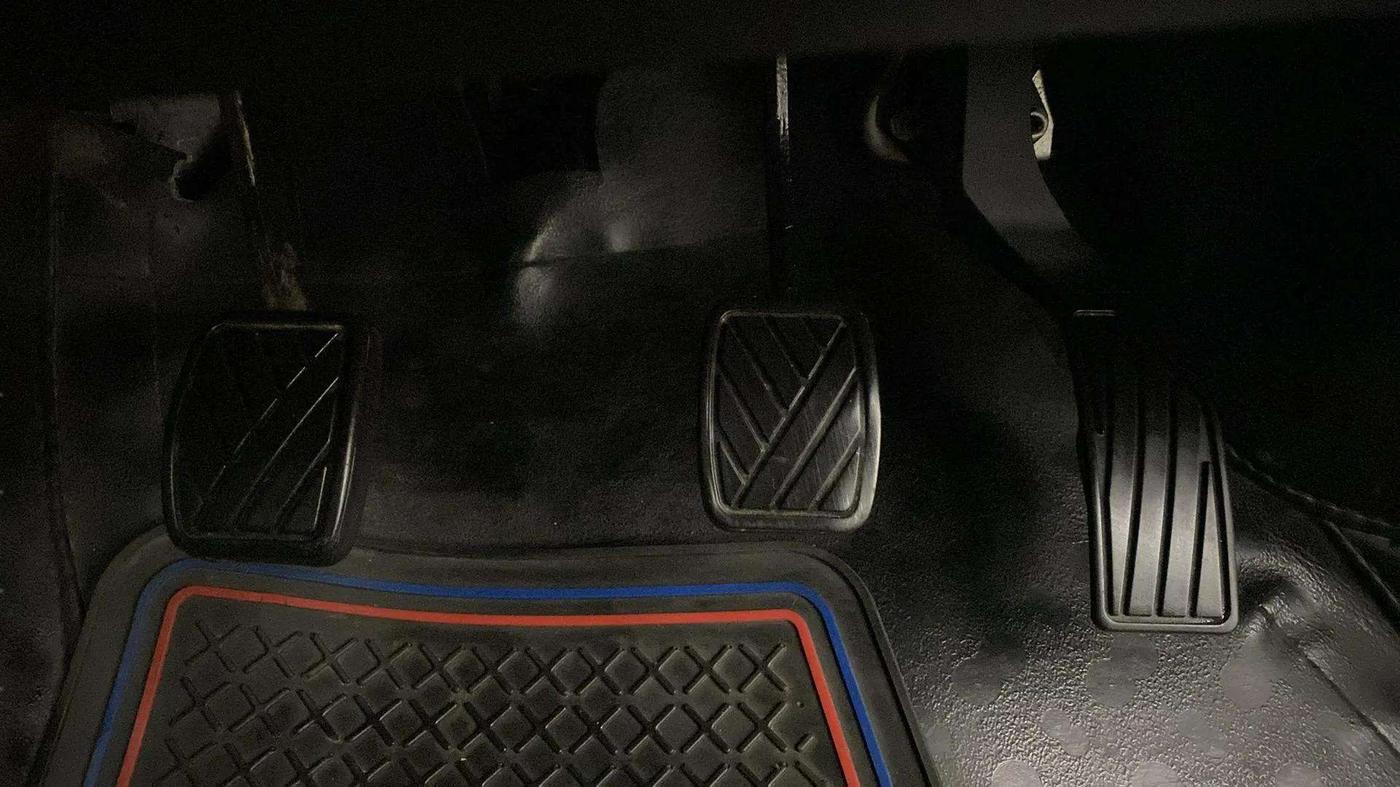 2016 Maruti Swift VXI, Petrol, Manual, 52,556 km, Pedals