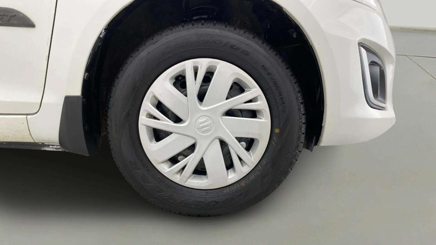 2016 Maruti Swift VXI, Petrol, Manual, 52,556 km, Right Front Wheel