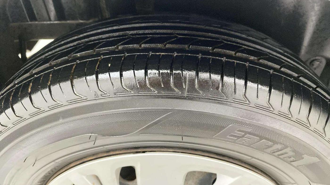 2016 Maruti Swift VXI, Petrol, Manual, 52,556 km, Left Rear Tyre Tread