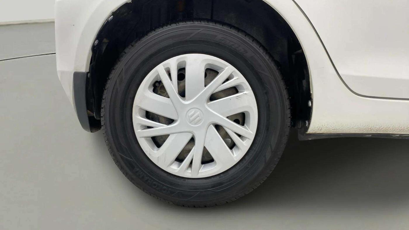 2016 Maruti Swift VXI, Petrol, Manual, 52,556 km, Right Rear Wheel